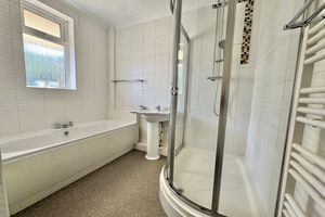 Family Bathroom- click for photo gallery